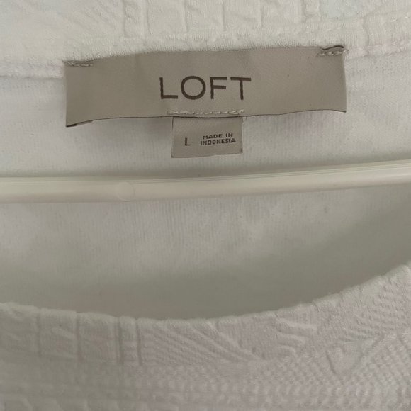 Ann Taylor Loft crew neck patterned top - Picture 3 of 5